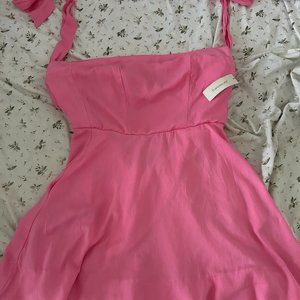 *NEVER WORN WITH TAGS* Francesca's Sherrie Shoulder Tie Dress With Pockets